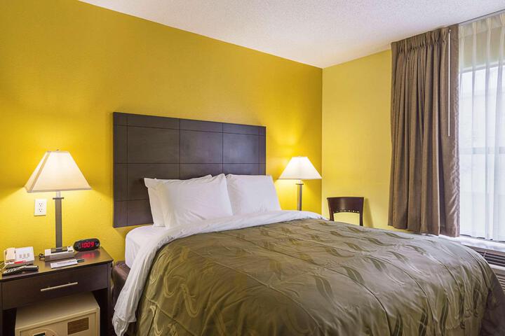 1 King Bed (6 of 12)