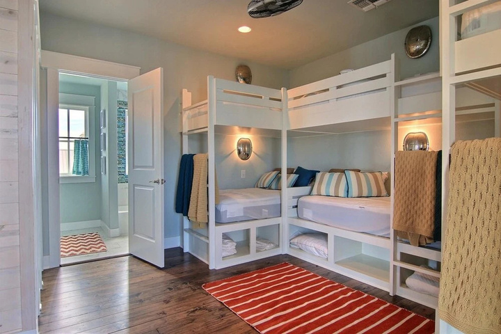 Room 6 of 25