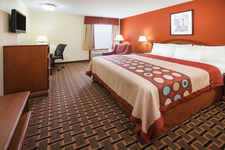 1 King Bed (5 of 20)