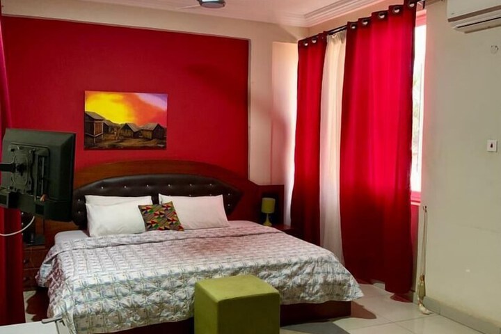 Room 5 of 14