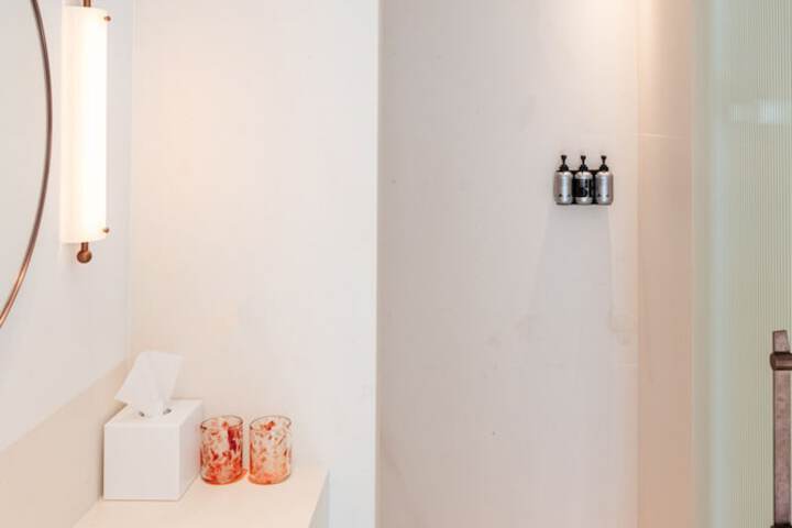 Room 53 of 112