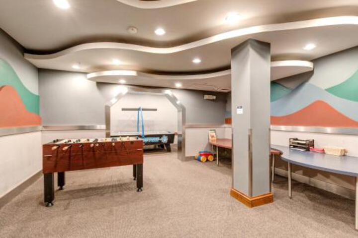 Exterior of Eagle Springs East 101: Red wing Suite