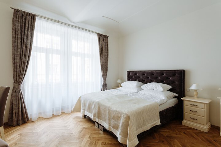Room 10 of 70
