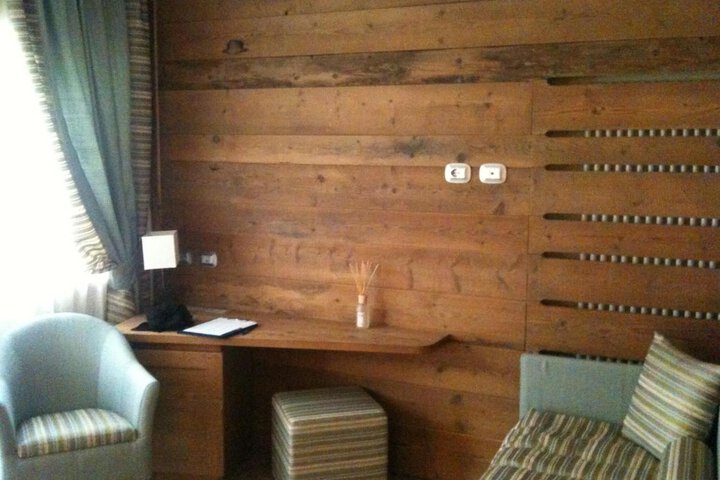 Room 49 of 70