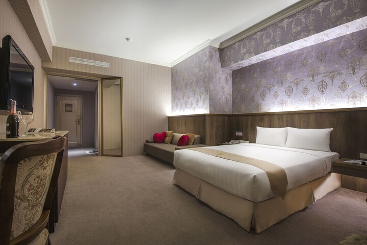 Room 32 of 47