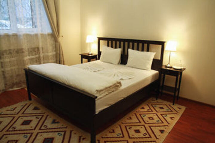 Room 32 of 46