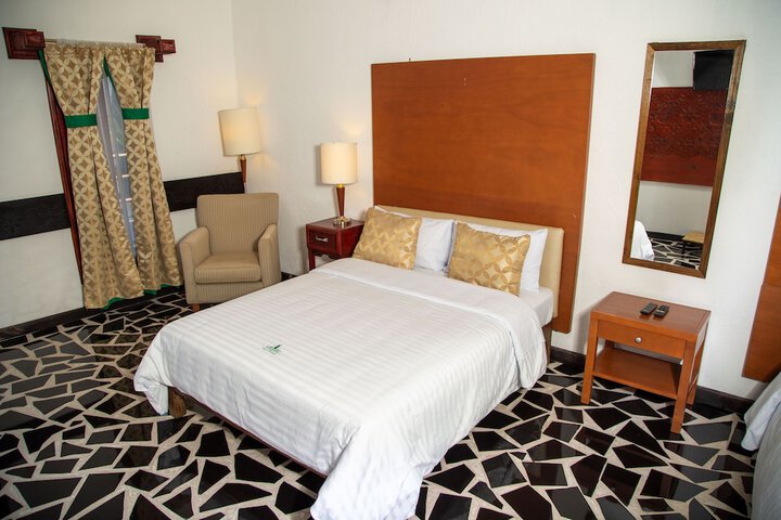 Room 8 of 27