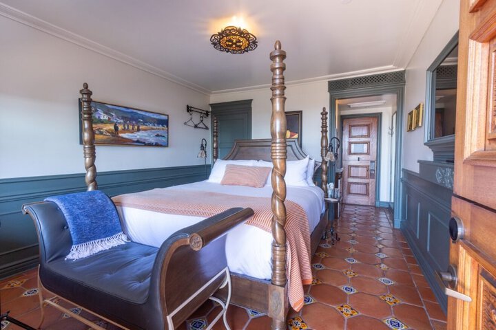 Room 25 of 105