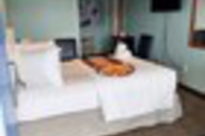 Room 104 of 207