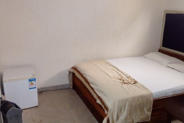 Room 5 of 33