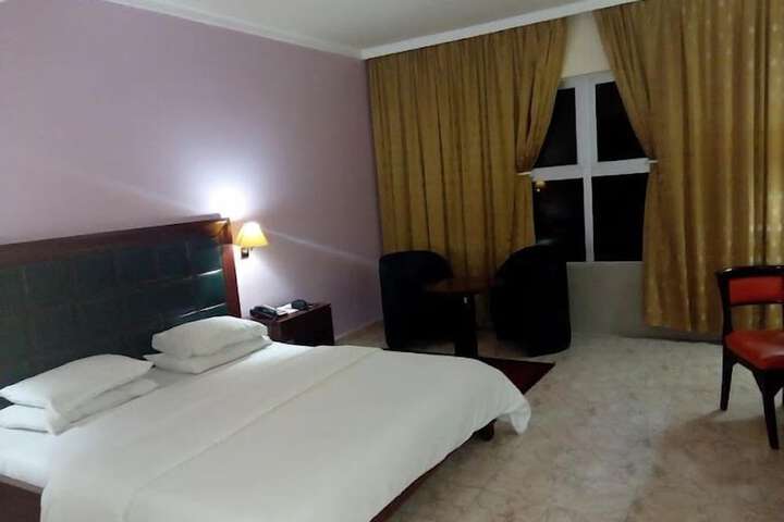 Room 3 of 40