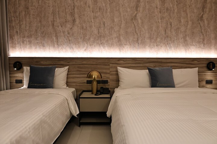 Room 10 of 22