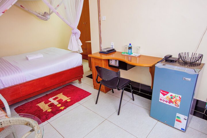 Room 6 of 9
