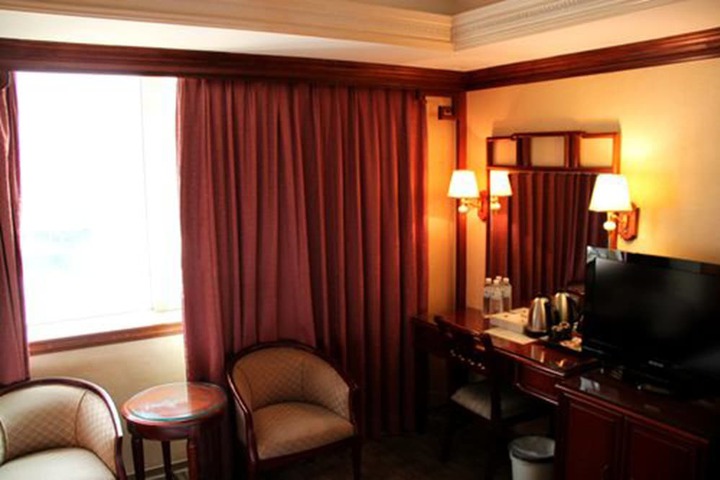 Room 13 of 26