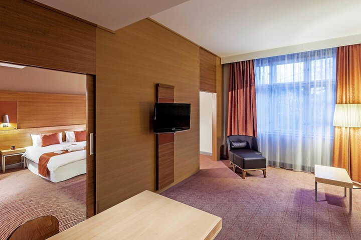 Room 3 of 60