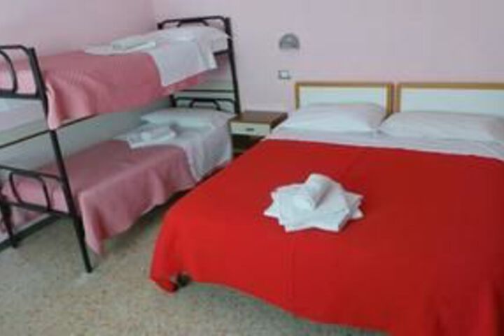 Room 12 of 33