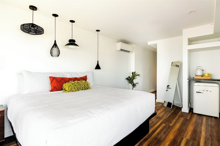 Room 10 of 42