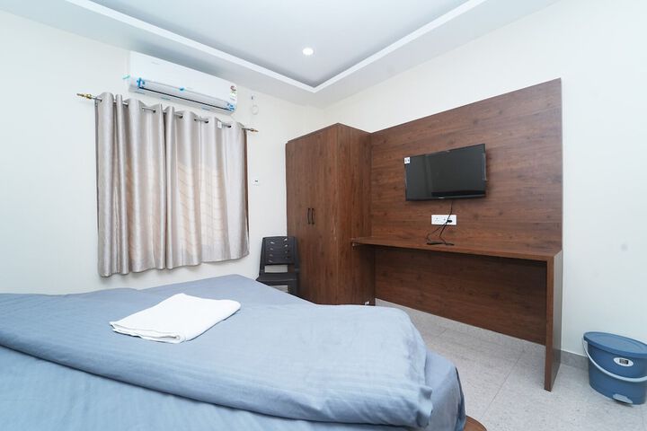 Room 12 of 34