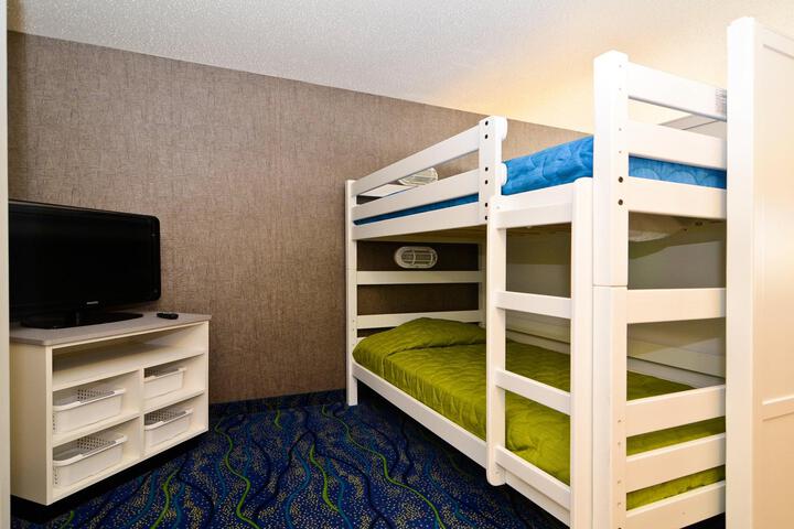 1 King Bed (11 of 13)