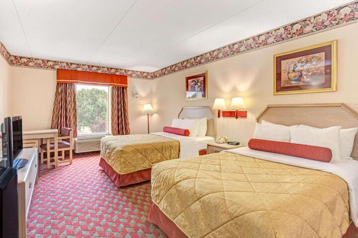 2 Double Beds (3 of 3)