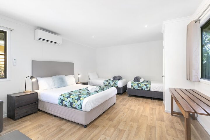 Room 3 of 44