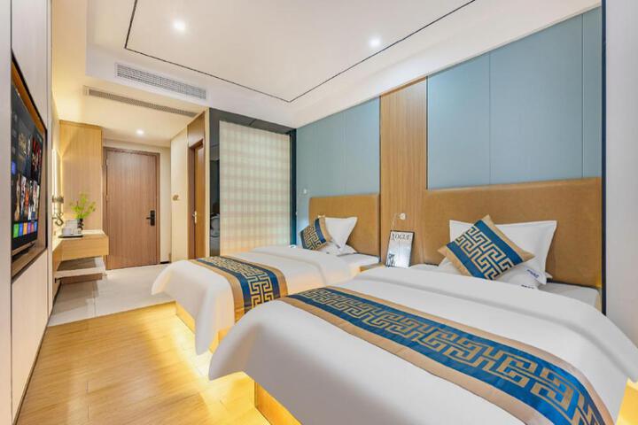 Hotel Suite Photo