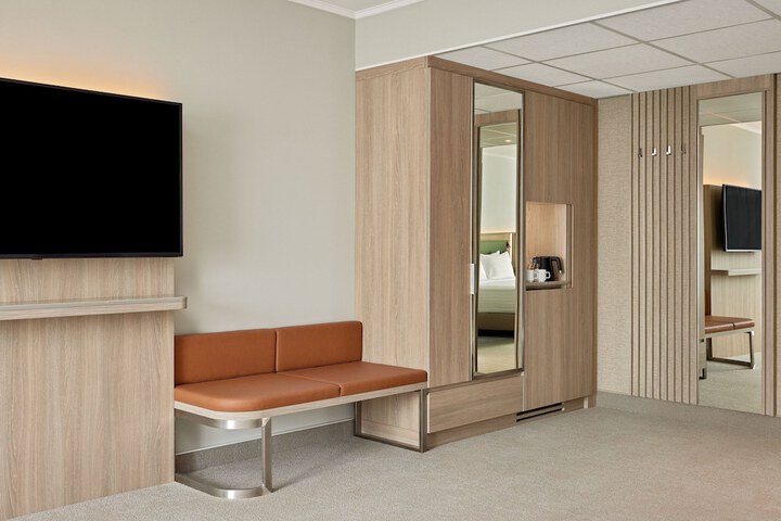 Room 6 of 33