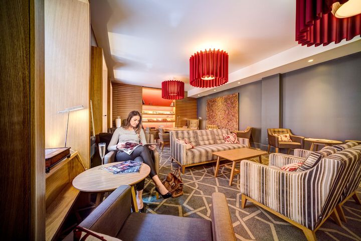 Entrance & Lobby