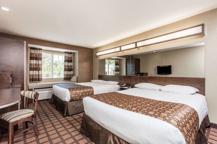 1 Queen Bed (8 of 15)