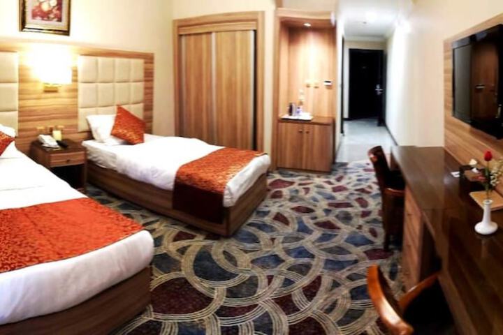 Room 9 of 40