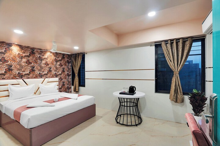 Room 5 of 9