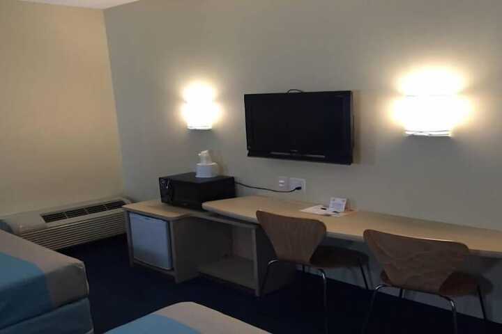 Room 11 of 16
