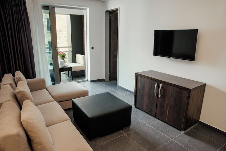 Room 34 of 114