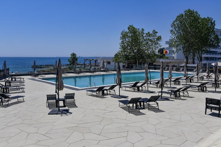 Pool 12 of 27
