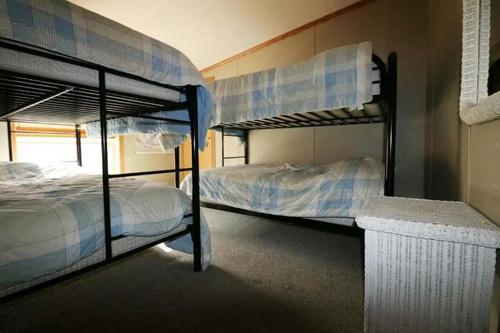 Room 5 of 17