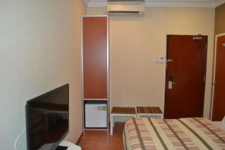 Room 15 of 26