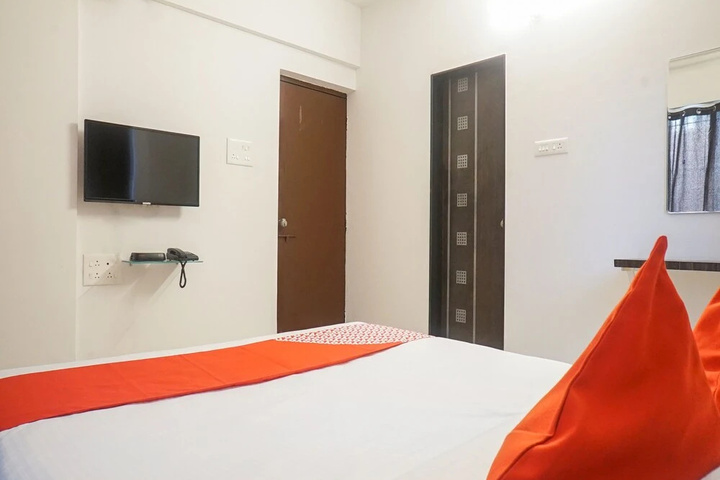 Room 4 of 12