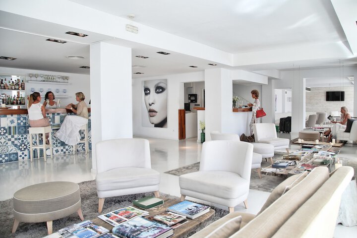 Guest Lobby