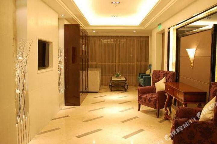 Joyce Hotel