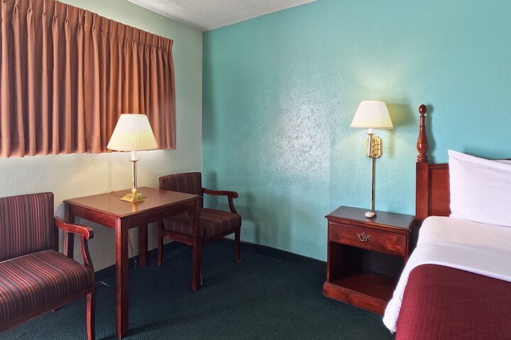 Room 17 of 33