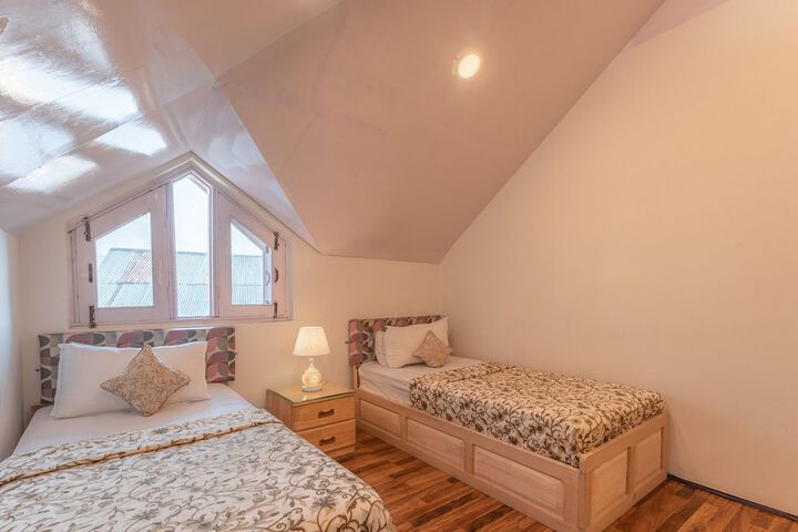 Room 9 of 38