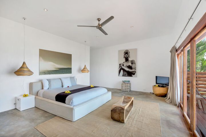 Room 4 of 32
