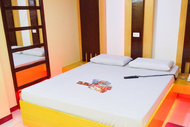 Room 13 of 20