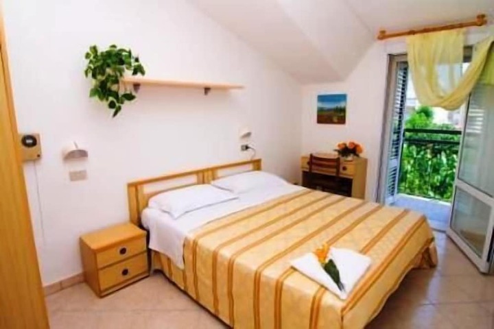 Room 16 of 45