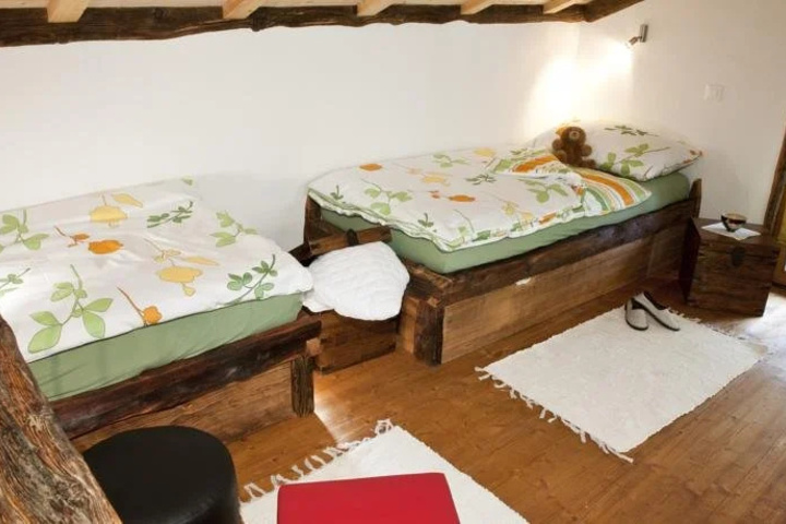 Room 2 of 7