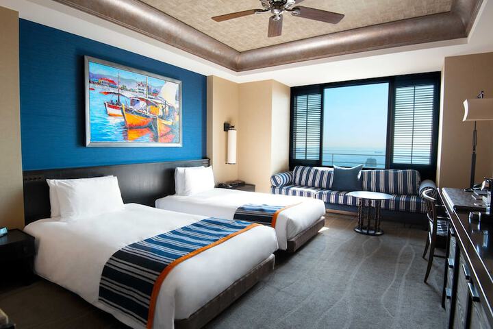Room 48 of 113