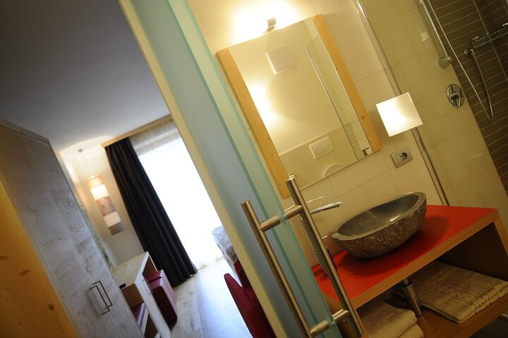 Room 15 of 38