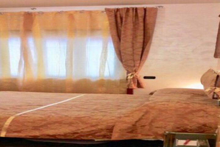Room 10 of 26