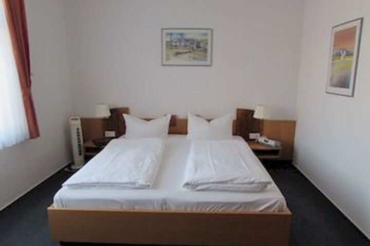 Room 33 of 60