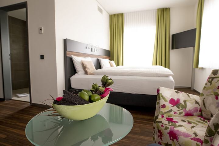 Room 3 of 73
